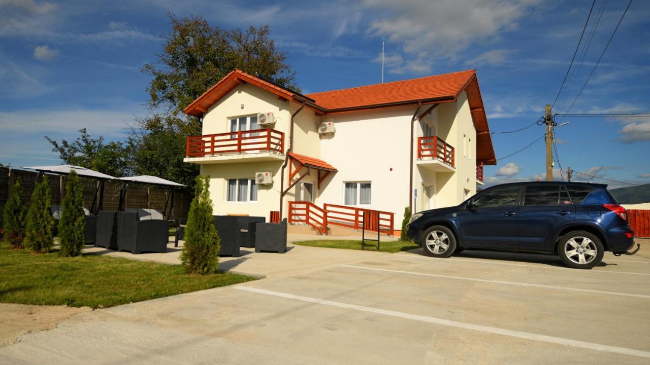Pensiunea Hera Hateg Exterior photo